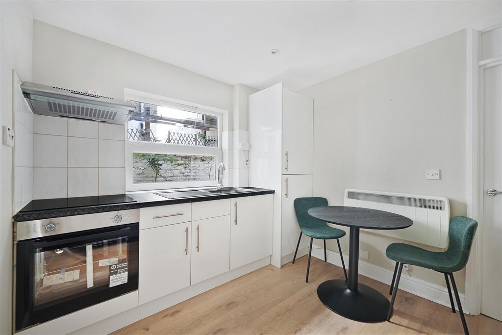 Property photo 3 of 10 A_E09517.Jpg