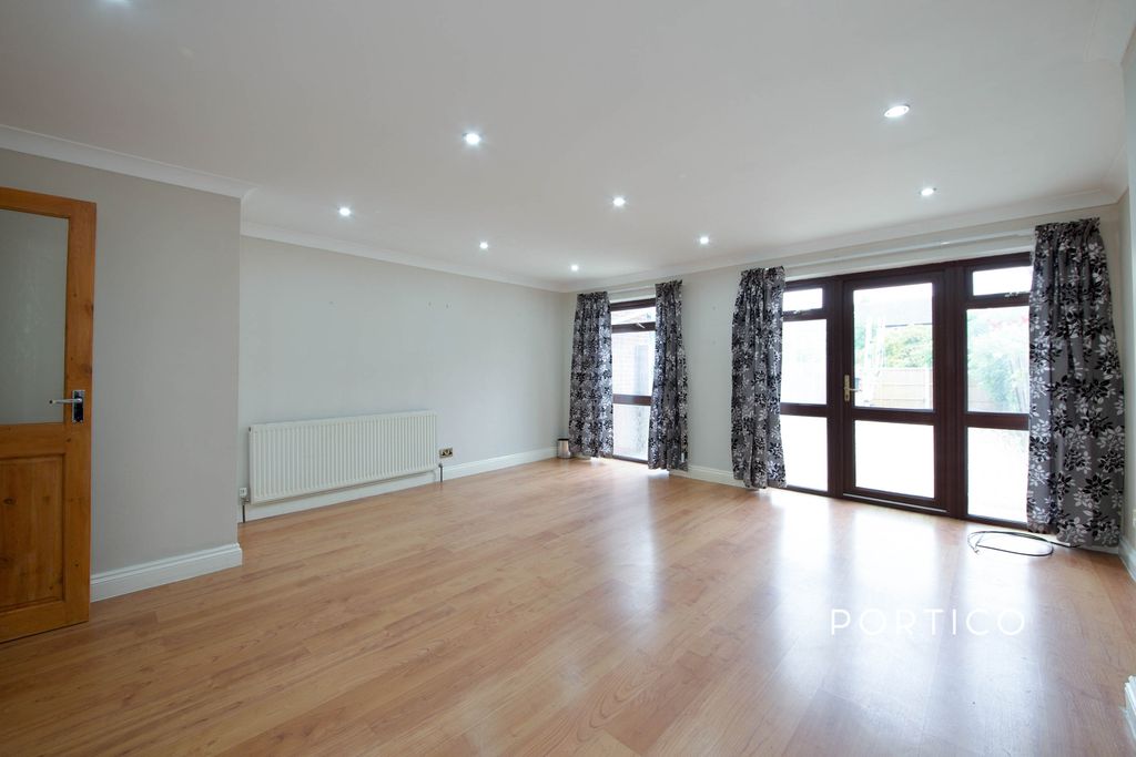 Property photo 2 of 10 Living Room