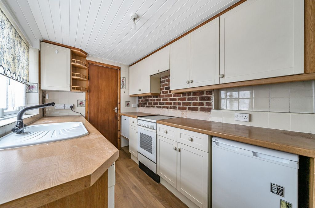 Property photo 2 of 21