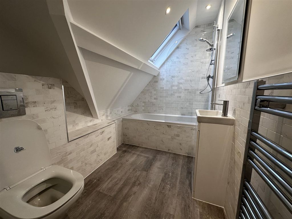 Property photo 1 of 7 Bathroom