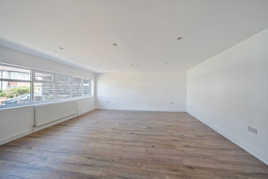 Property photo 2 of 30 1296290-2-6827595...