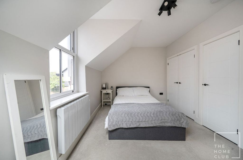 Property photo 2 of 18 168c582c-85d6-4F02-9372-4921124Cf161