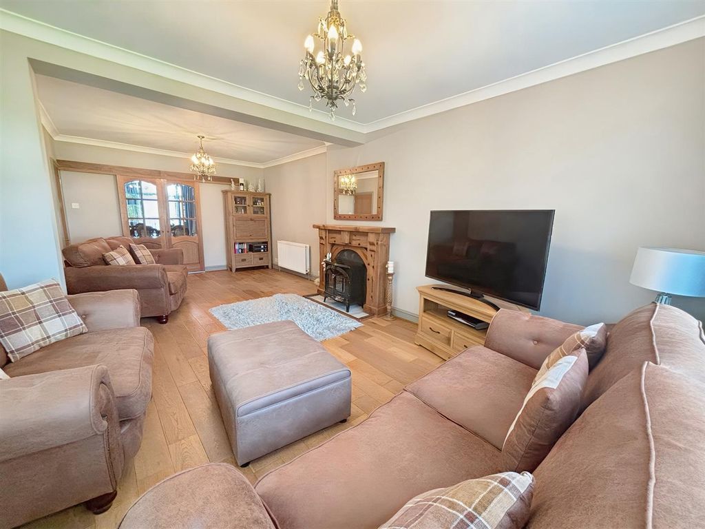 Property photo 2 of 33