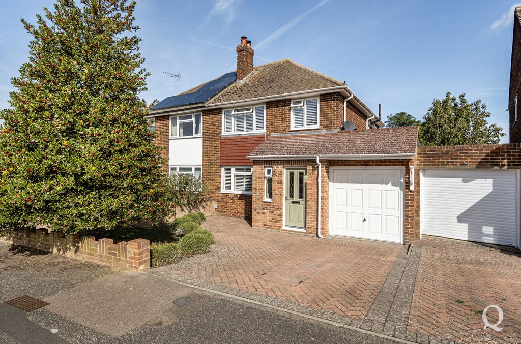 Property photo 1 of 26 927A3F47-Cacc-4B7...
