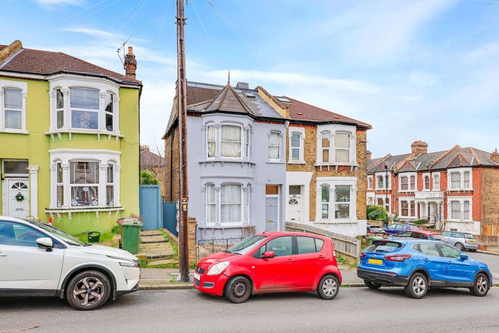 Property photo 2 of 15 11-6320Jhpropworld - 95c Peak Hill - 43-Medium.Jpg