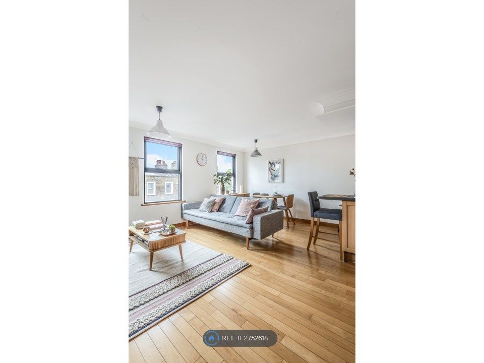 Property photo 1 of 11 Lounge