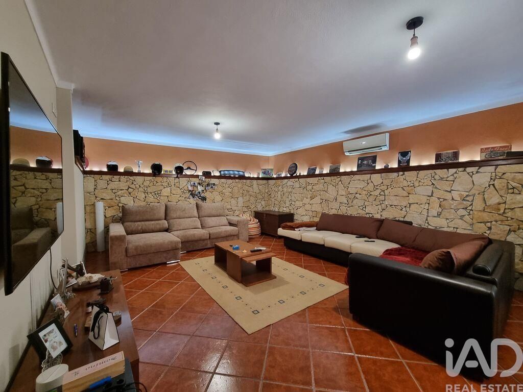 Property photo 1 of 40