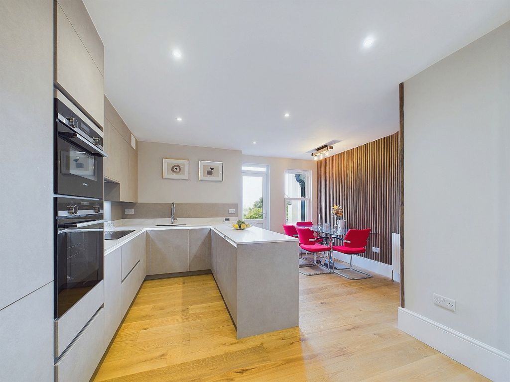 Property photo 2 of 20 4968671