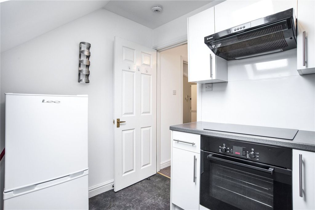 Property photo 2 of 11 Kitchen