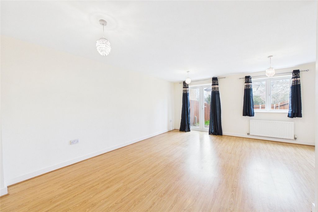 Property photo 2 of 12 Picture No. 17