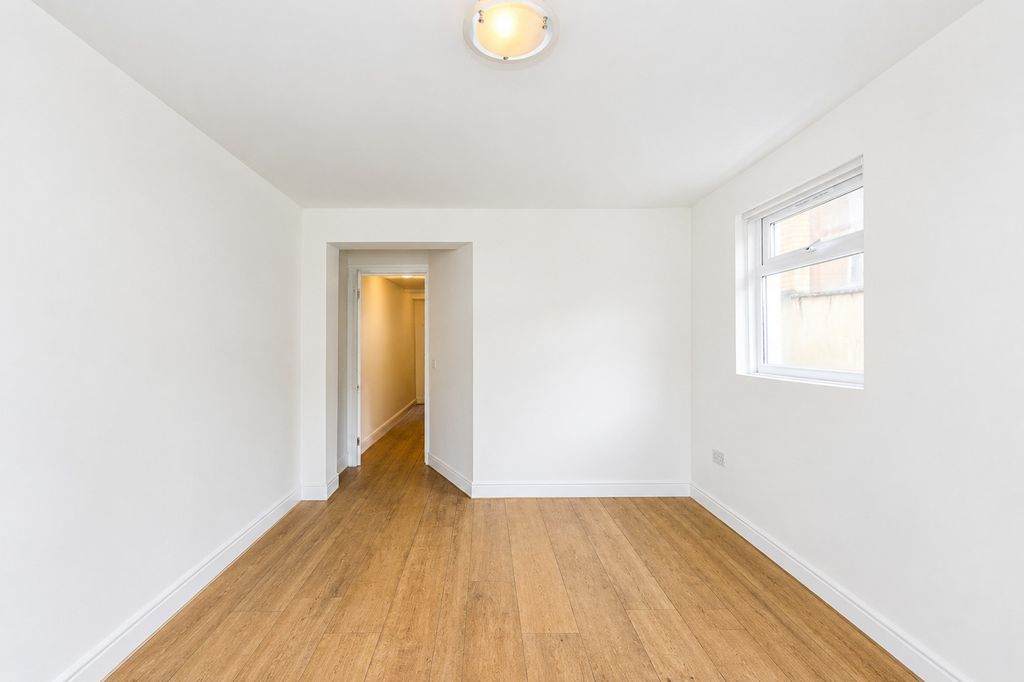 Property photo 3 of 10 3090974