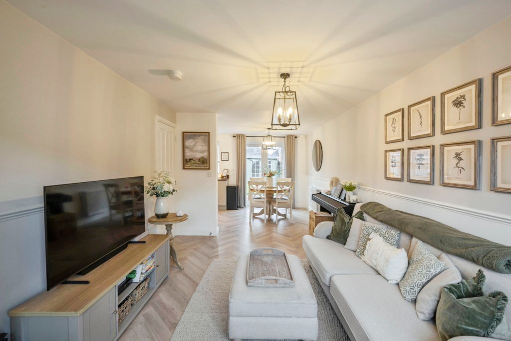 Property photo 2 of 19 Living / Dining Room