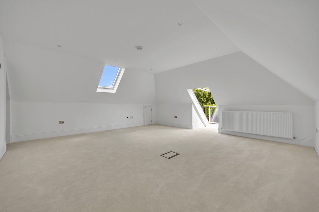 Property photo 3 of 32