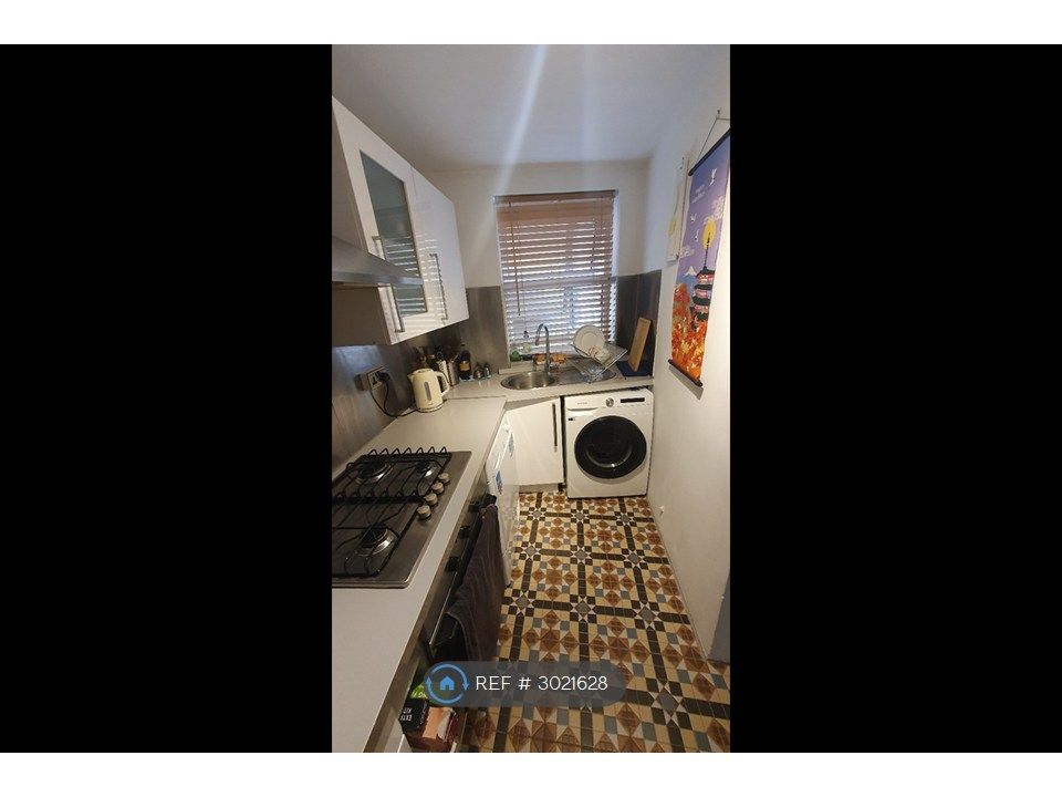 Property photo 3 of 9 Kitchen