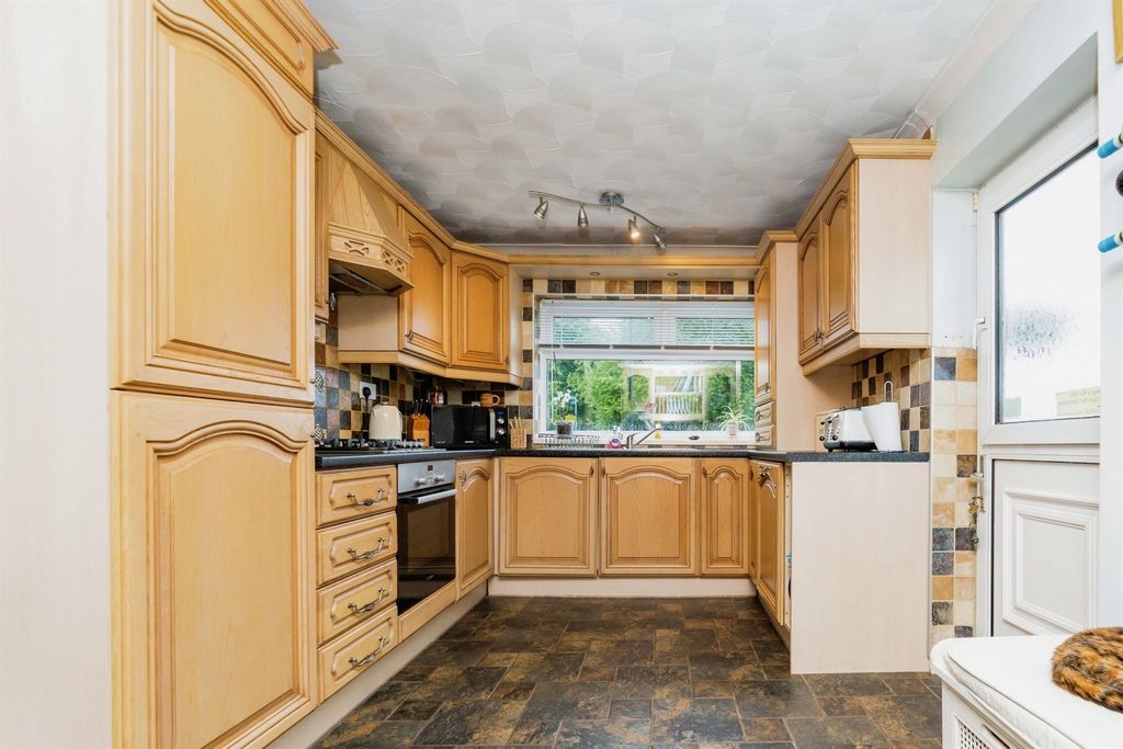Property photo 2 of 21