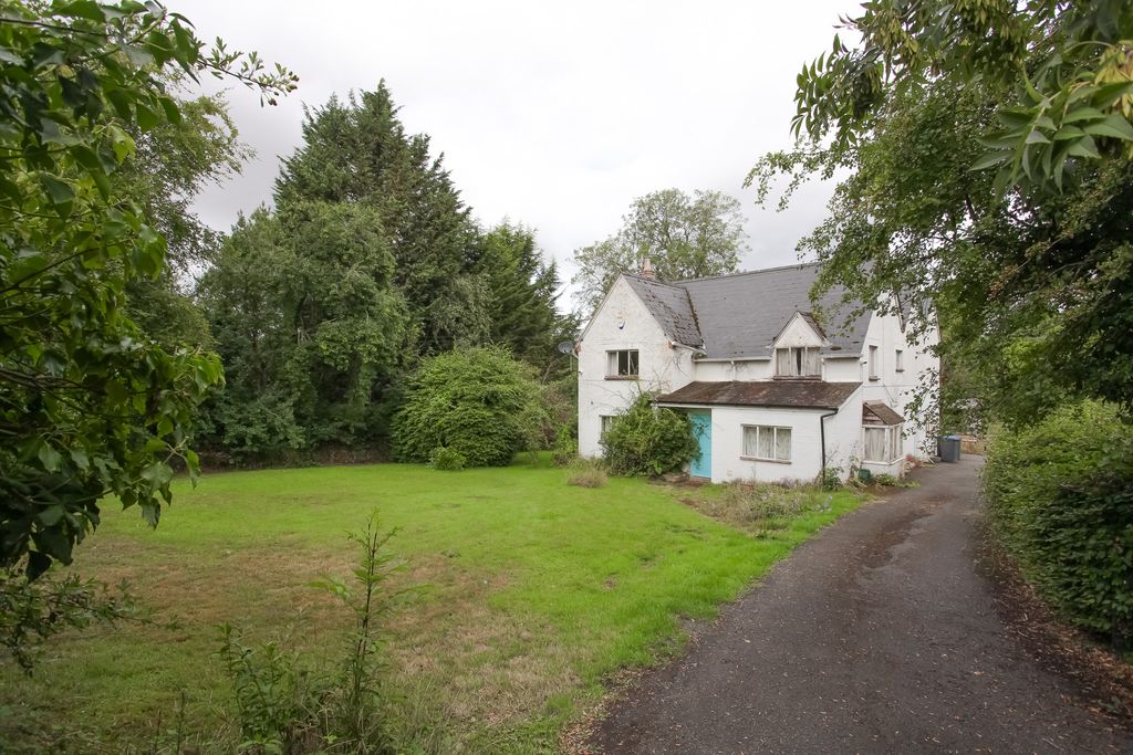 Property photo 1 of 8