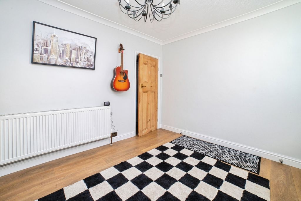 Property photo 3 of 17 Pbox-Img.Jpg