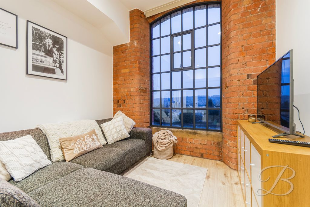 Property photo 2 of 23