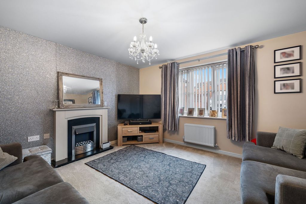 Property photo 2 of 32