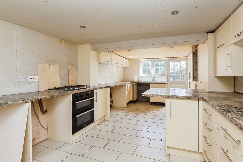 Property photo 3 of 17