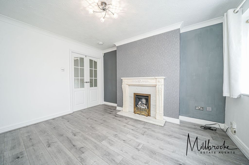 Property photo 2 of 27