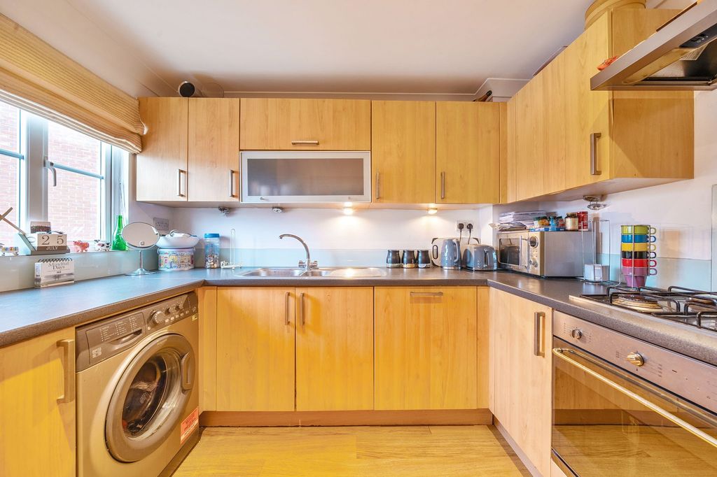 Property photo 2 of 20