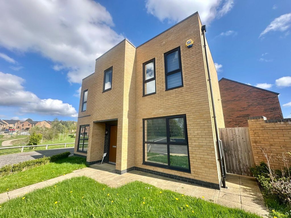 Property photo 1 of 18 4 Bed Detached House To Let