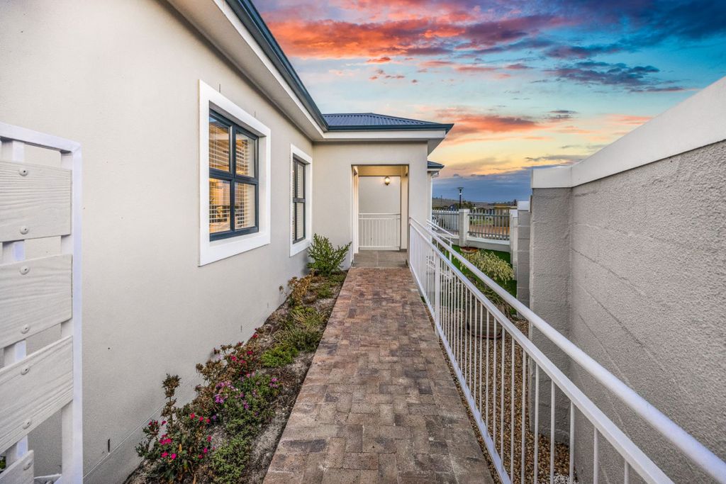 Property photo 2 of 29 1Bc1701852