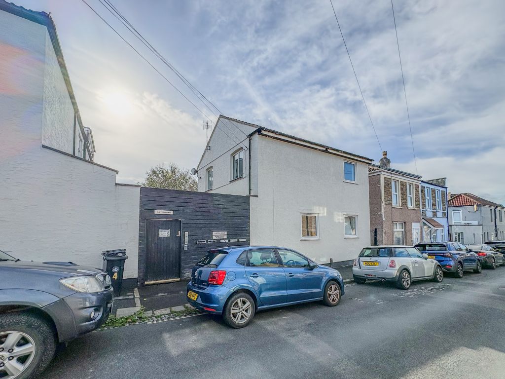Property photo 1 of 11 Eton Road