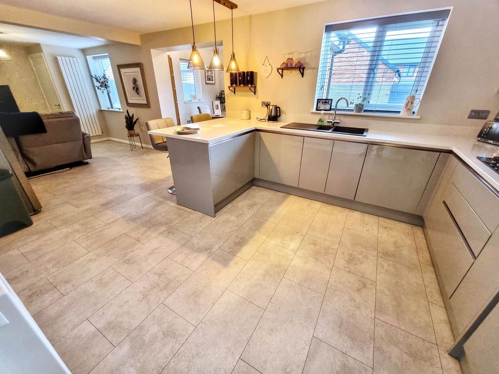 Property photo 3 of 17 Photo 12