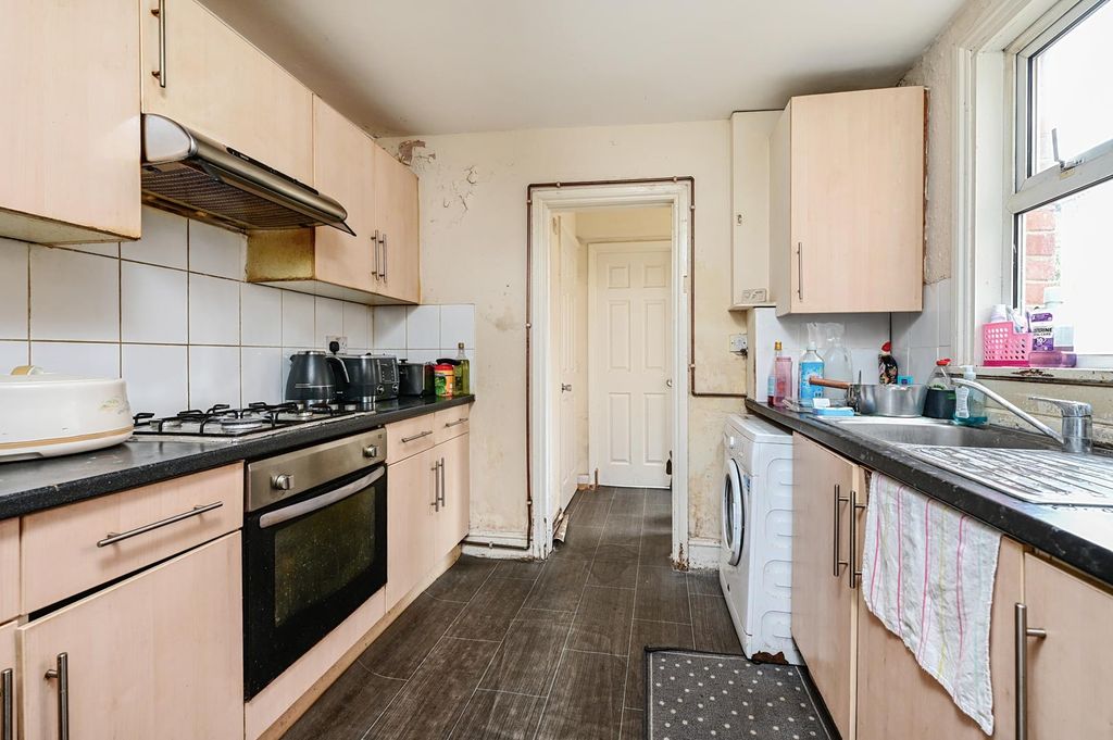 Property photo 2 of 12 60 Catherine St (4).Jpg