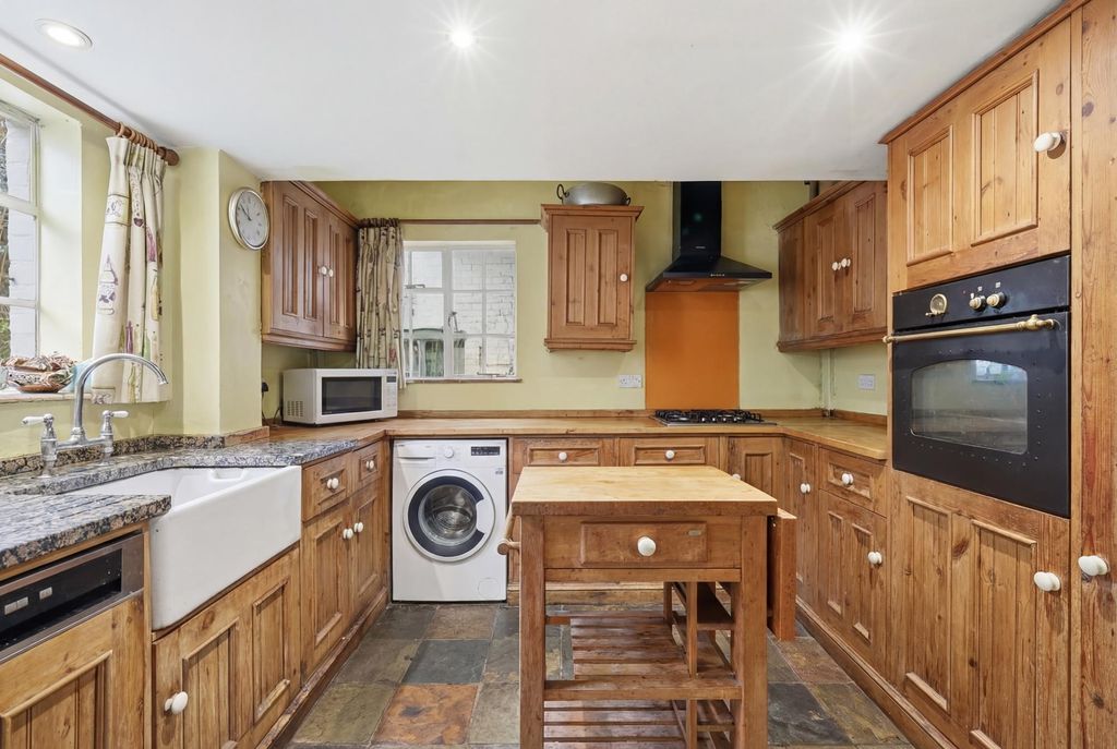 Property photo 3 of 25