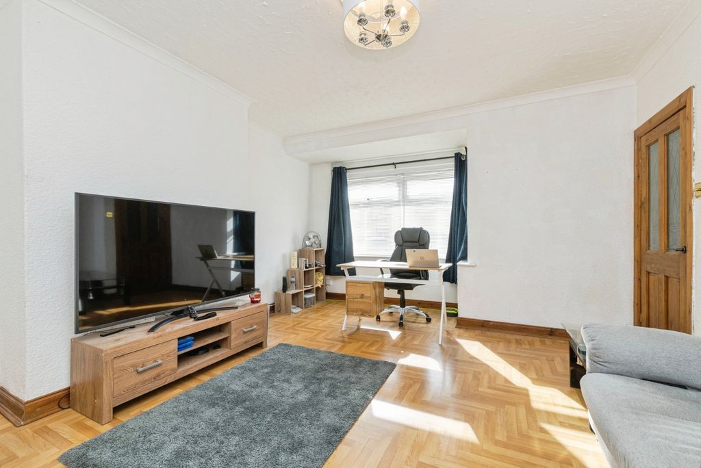 Property photo 3 of 16 Pbox-Img.Jpg