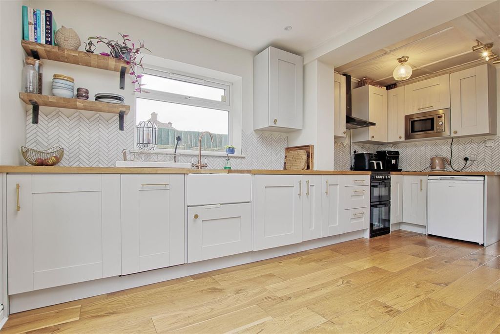 Property photo 3 of 17 Kitchen.Jpg