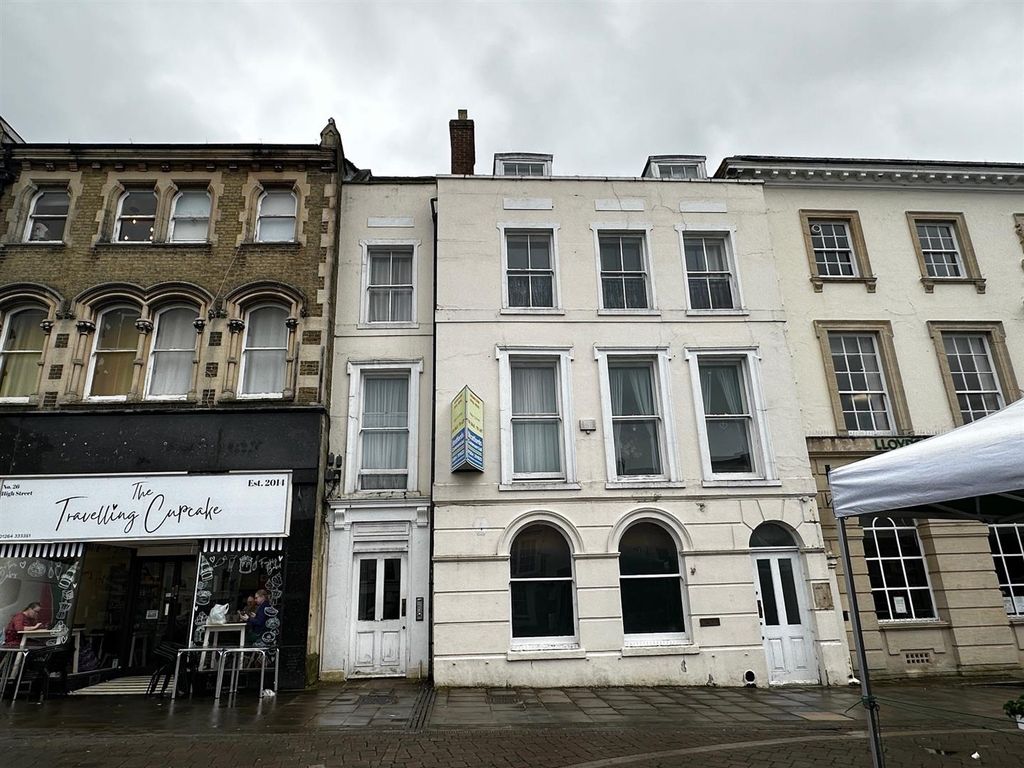 Property photo 1 of 6 Flt 6 Bridge Street Front.Jpg