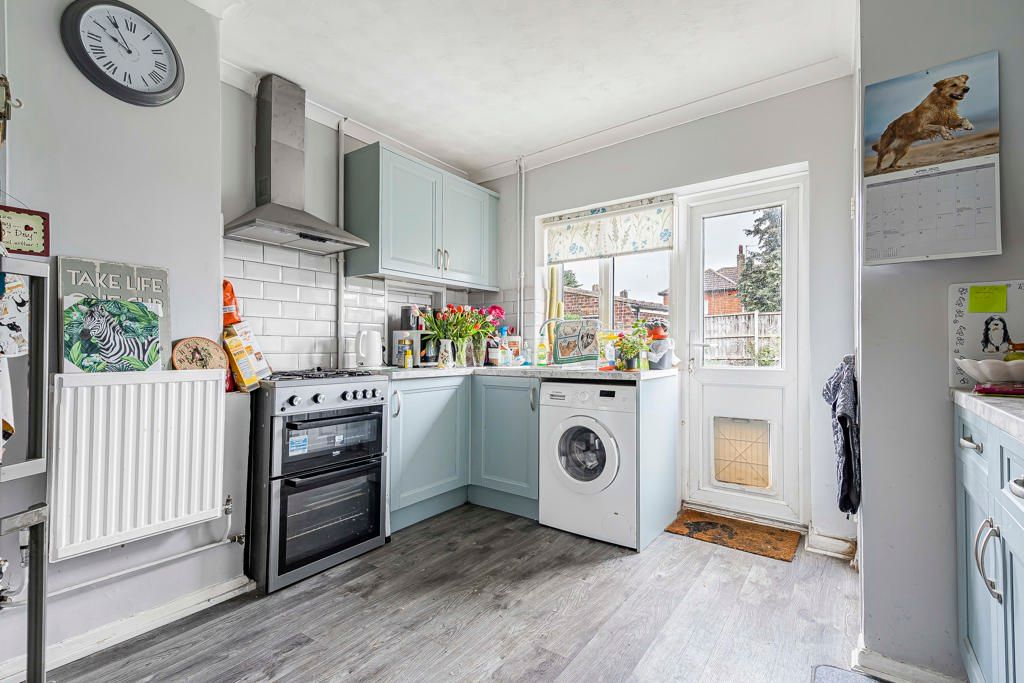 Property photo 2 of 9 Kitchen