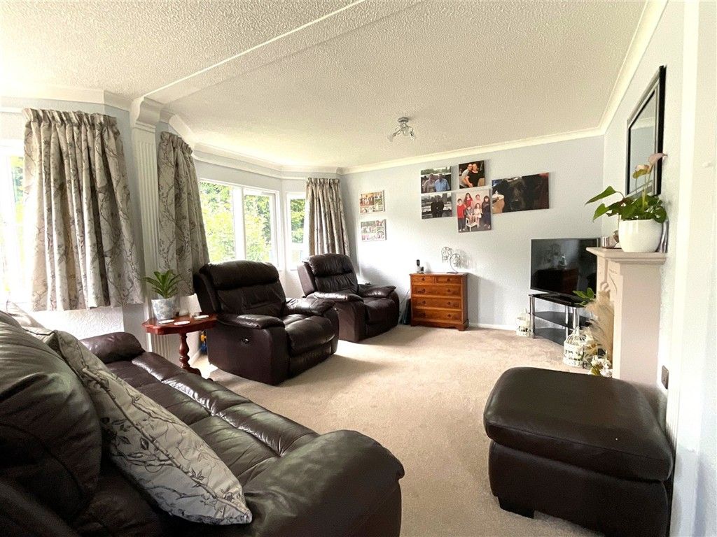 Property photo 2 of 13 Lounge