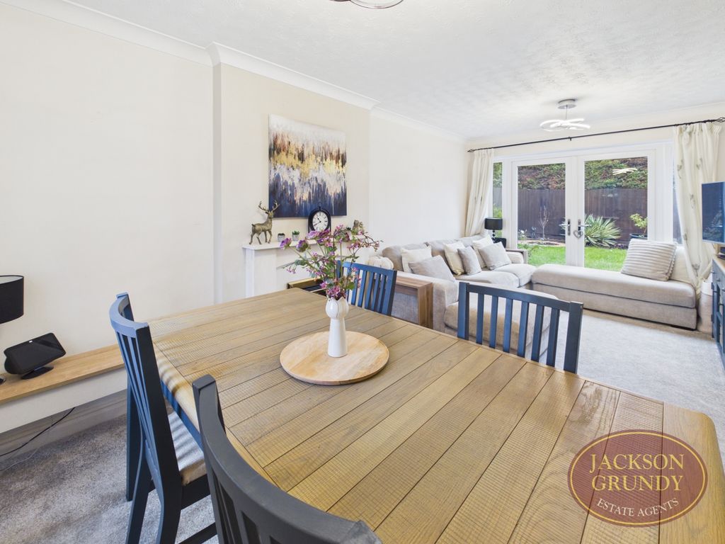 Property photo 2 of 24 Harefoot Close
