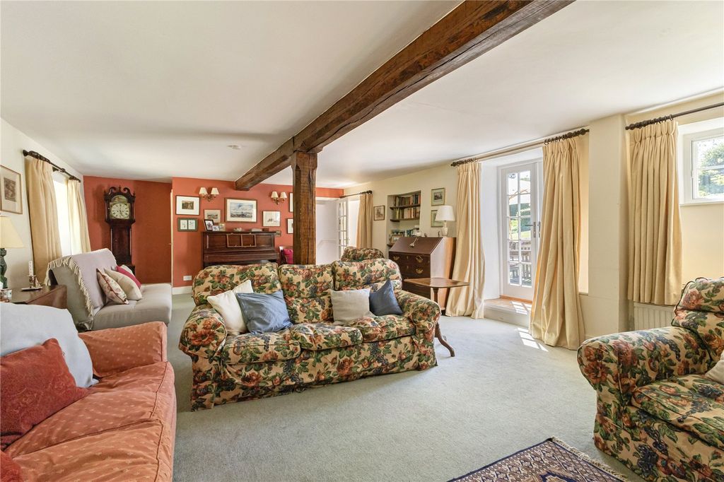 Property photo 3 of 14 Sitting Room