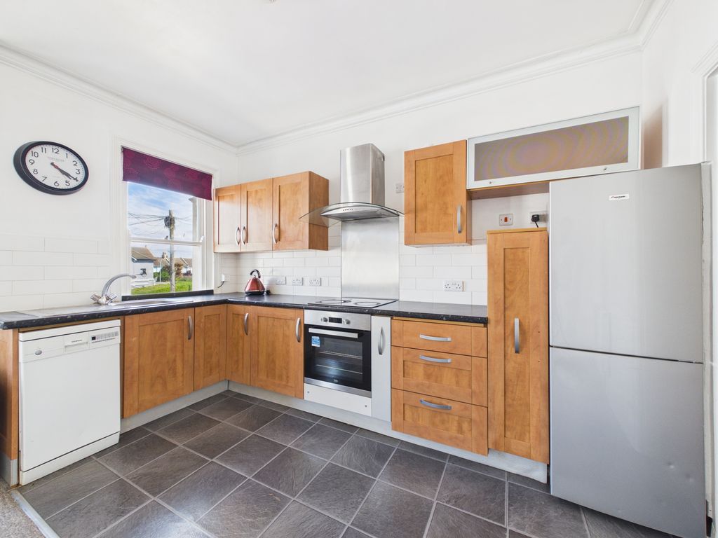 Property photo 3 of 6 Kitchen