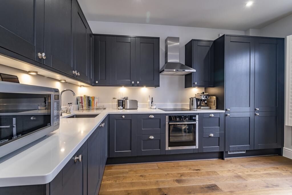 Property photo 2 of 8 Kitchen-V2