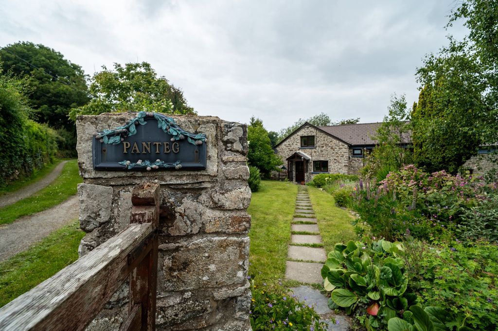 Property photo 2 of 35