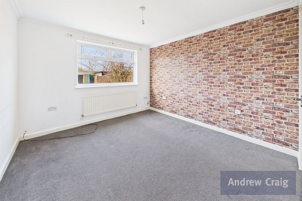 Property photo 3 of 8 Lounge