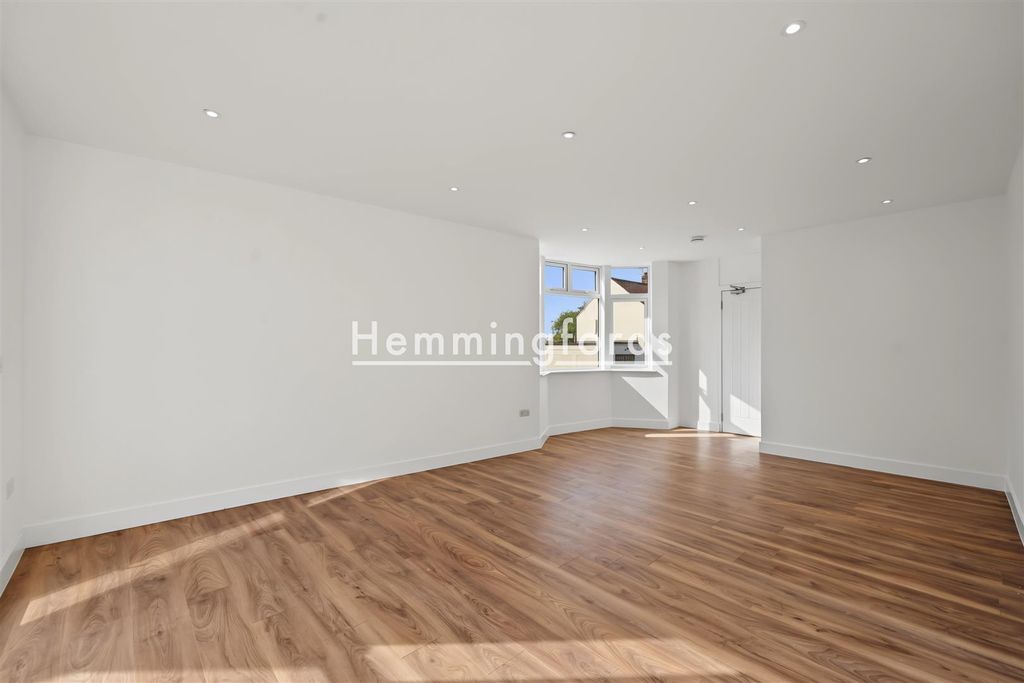 Property photo 2 of 14 The Avenue N17-9.Jpg