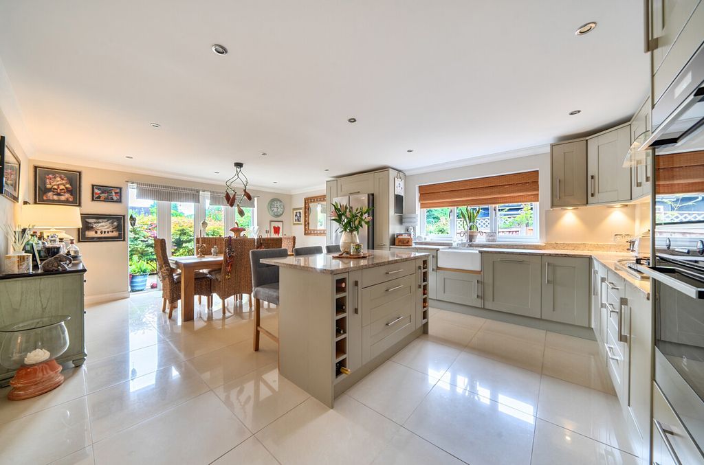 Property photo 3 of 22 1479268-18-6A3285...