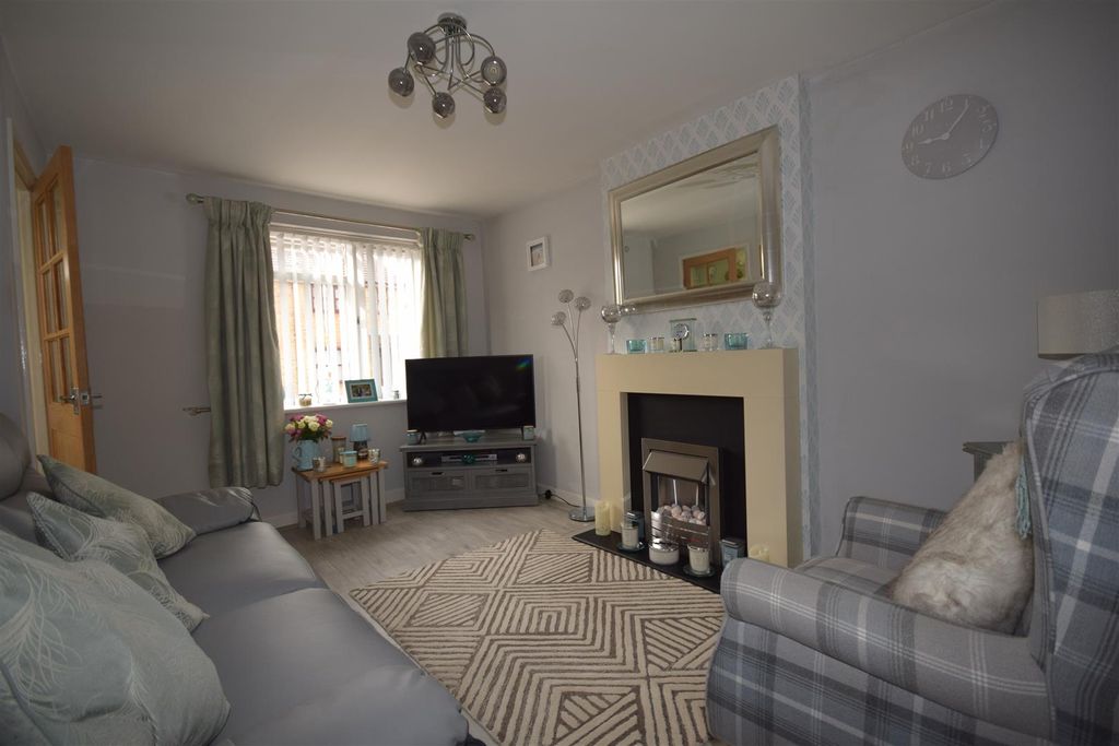 Property photo 2 of 13 Lounge