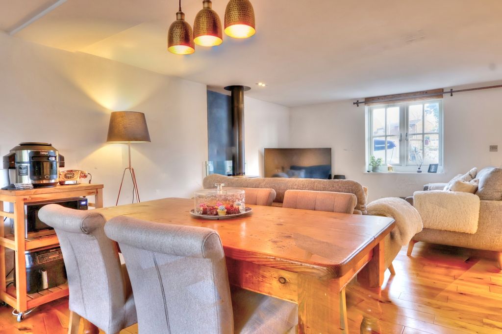 Property photo 2 of 12 Picture No. 14