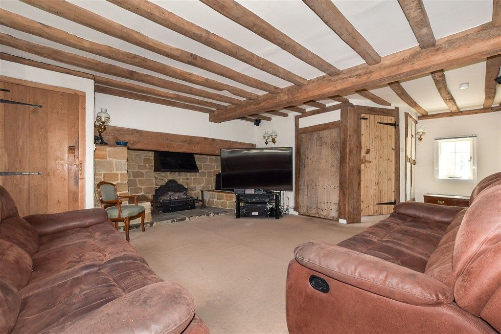 Property photo 2 of 16 Lounge