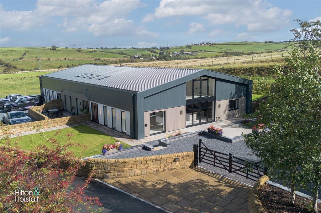 Property photo 1 of 38 Proctor Cote Barn