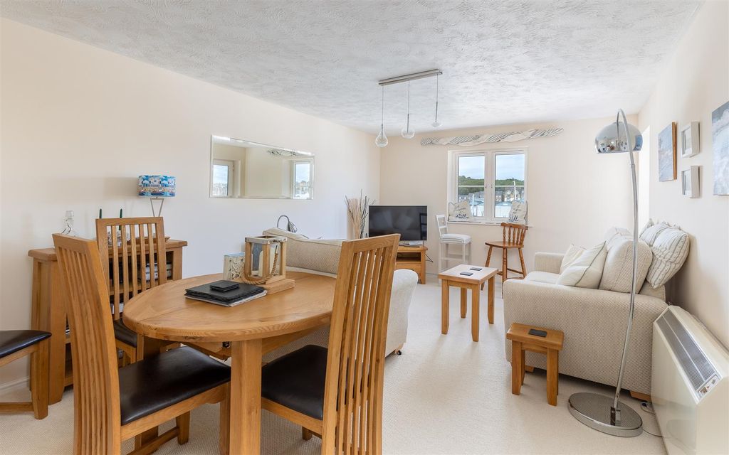Property photo 3 of 18 Living/Dining Room